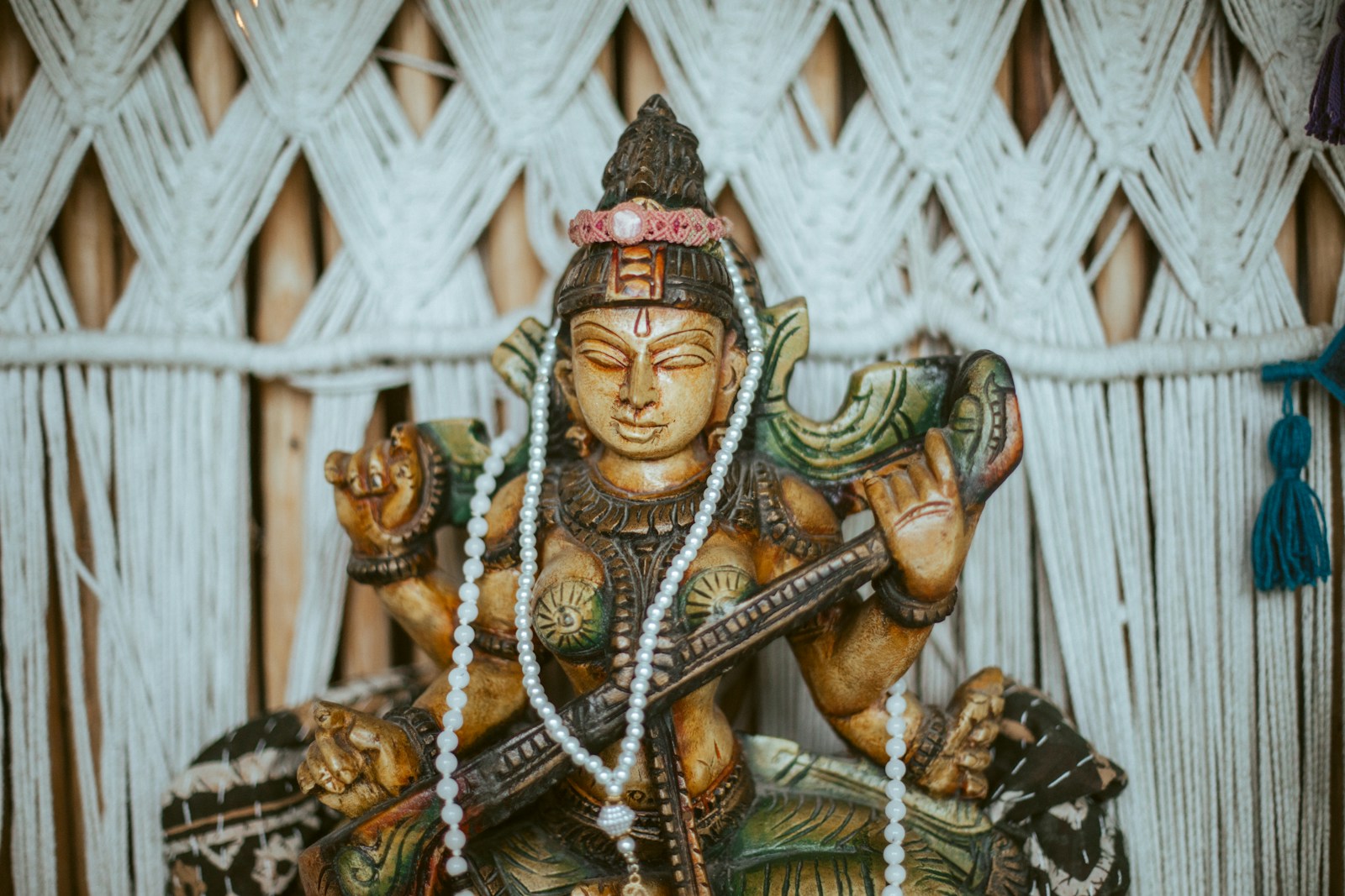 विद्या की अधिष्ठात्री देवी सरस्वती